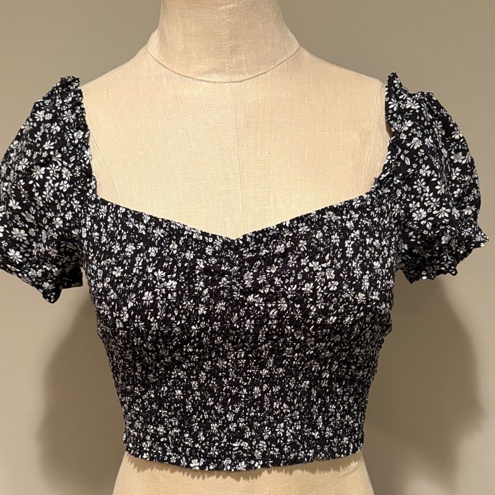 Hollister Floral Puff Sleeve Crop Top Size S